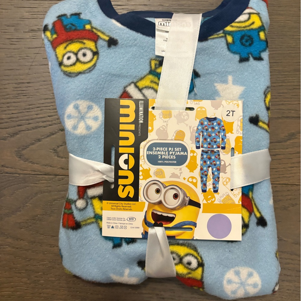 Minion boys pj set sz 2T NWT retail $45
